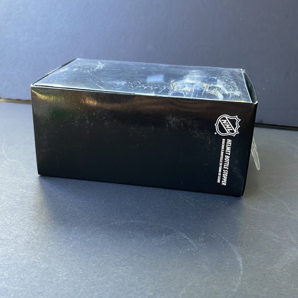 Winnipeg Jets Bottle Stopper New in box Helmet wine cork NHL Gift Barware Gift - Picture 7 of 7